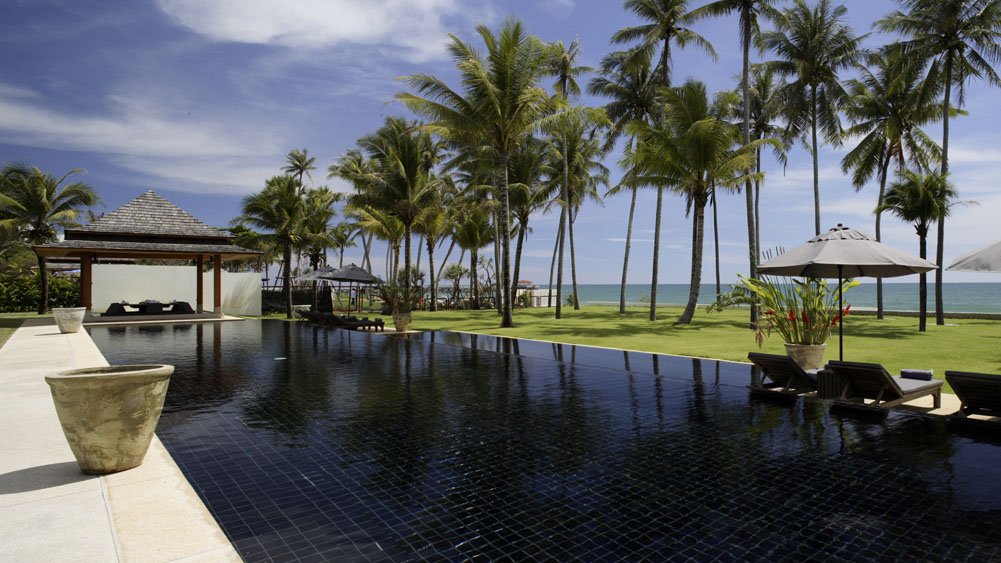Villa Shanti - Poolside by day